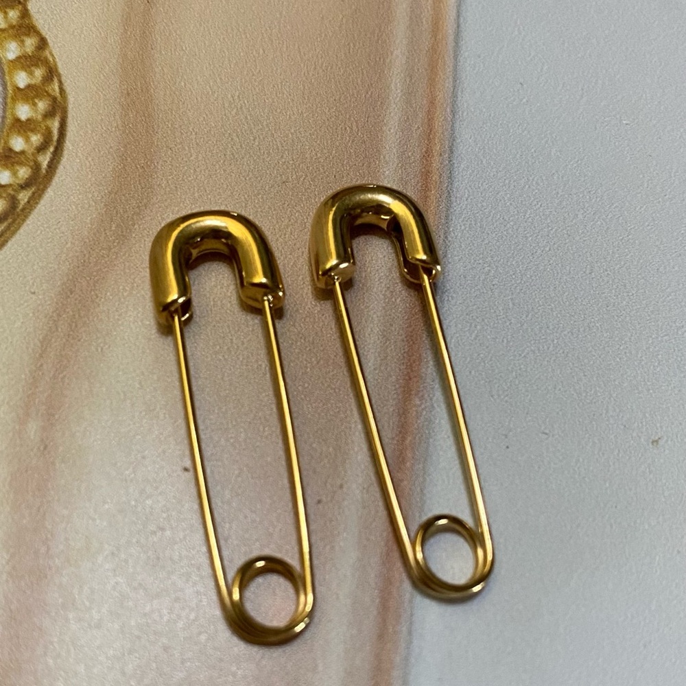 ✨Gold Safety Pin Earrings✨